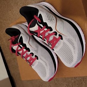 Women's Saucony Running Shoe